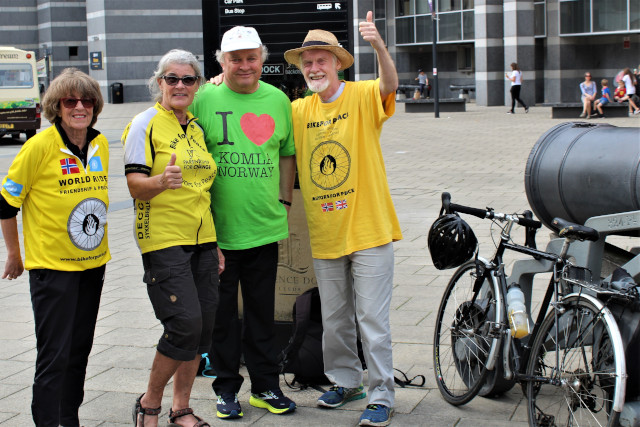 Cyclists Ase, Tordis & Tore with Colin