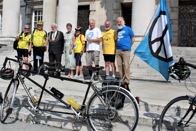 Tordis, Tore, Lord Mayor Bob Gettings, Lady Mayoress Mrs Gettings, Ase, David, me, Albert - and the tandem!